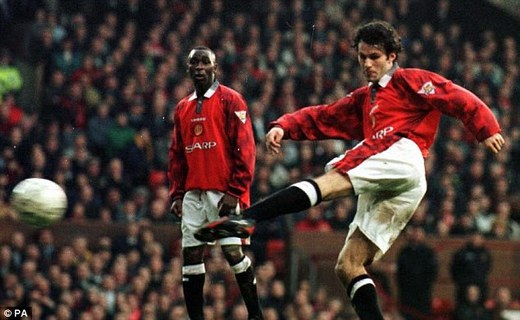 He's always had that eye for goal: Giggs fires home against Tottenham in 1998  Read more: http://www.dailymail.co.uk/sport/football/article-1347382/Manchester-United-legend-Ryan-Giggs-600--people-know-best.html#ixzz1B6sY6zpX